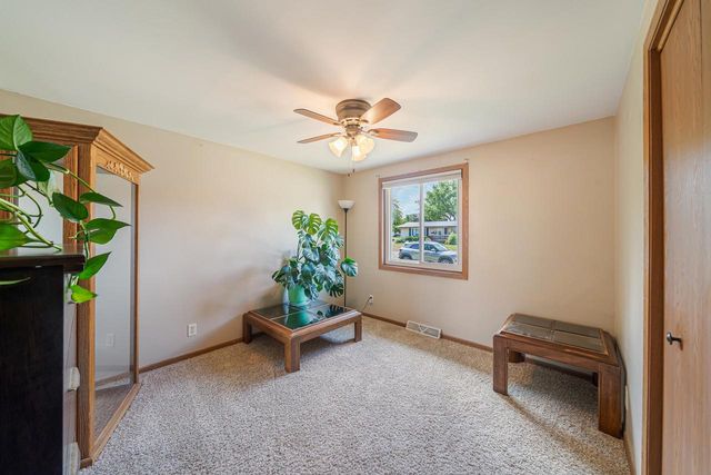 1605 THORNTON DRIVE, Oshkosh, WI 54904