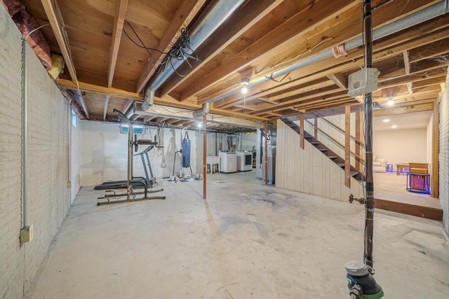 1605 THORNTON DRIVE, Oshkosh, WI 54904