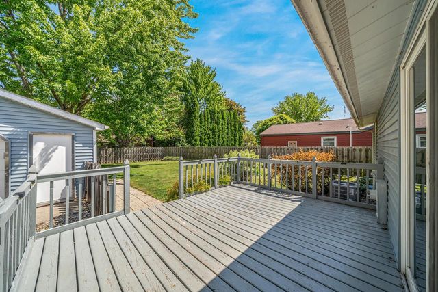 1605 THORNTON DRIVE, Oshkosh, WI 54904