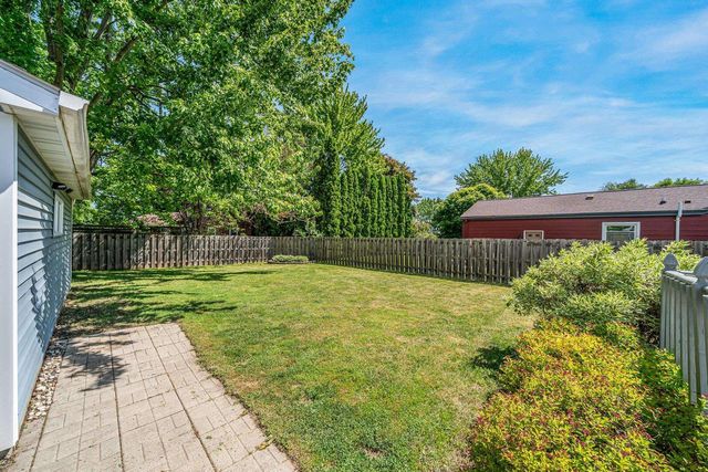 1605 THORNTON DRIVE, Oshkosh, WI 54904