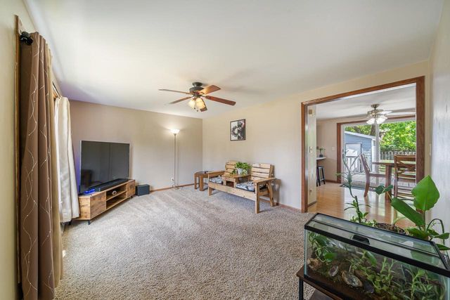 1605 THORNTON DRIVE, Oshkosh, WI 54904