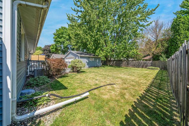 1605 THORNTON DRIVE, Oshkosh, WI 54904