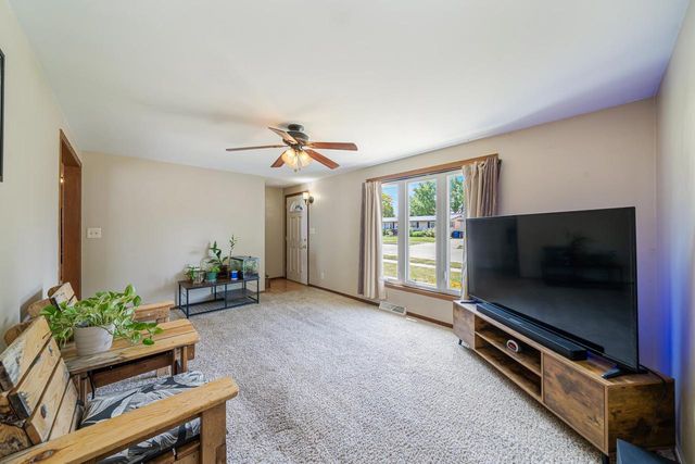1605 THORNTON DRIVE, Oshkosh, WI 54904