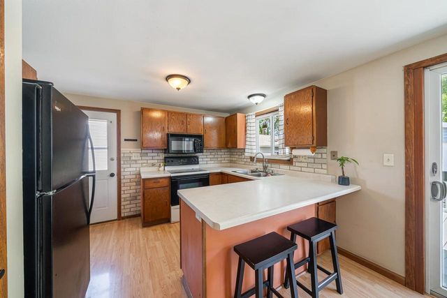 1605 THORNTON DRIVE, Oshkosh, WI 54904