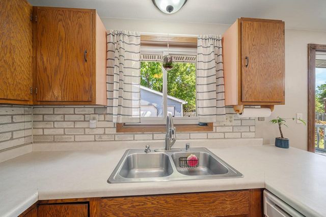 1605 THORNTON DRIVE, Oshkosh, WI 54904