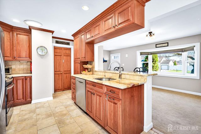 423 S Plainfield Avenue S, South Plainfield, NJ 07080