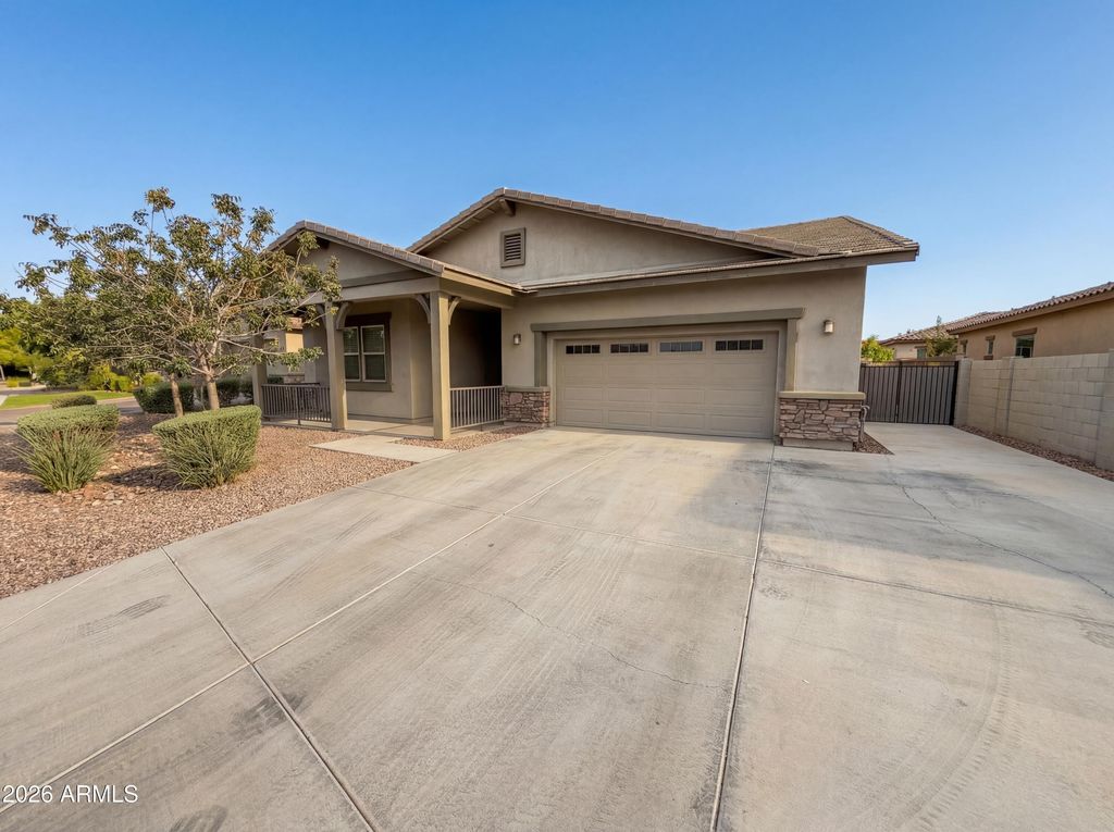 13724 W HARVEST Avenue, Litchfield Park, AZ 85340 — photo 2