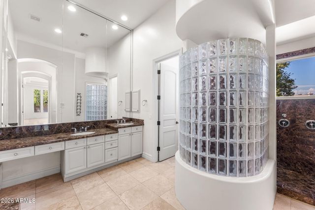 700 N DOBSON Road 36, Chandler, AZ 85224