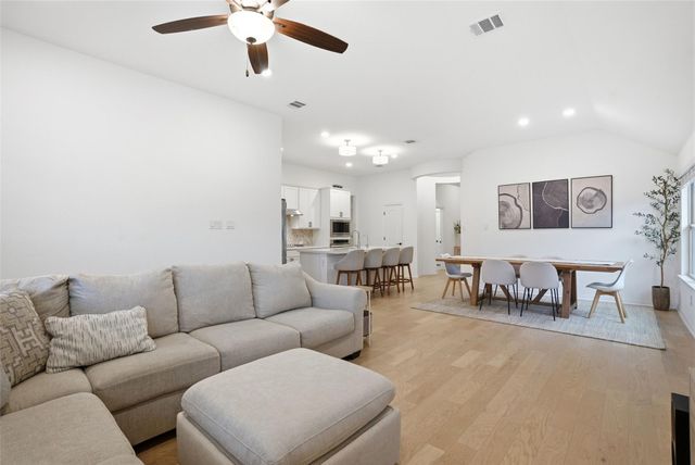 648 Cherrystone LOOP, Buda, TX 78610