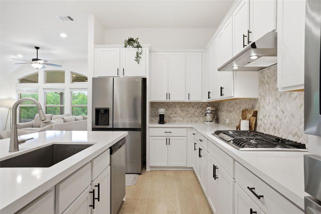 648 Cherrystone LOOP, Buda, TX 78610