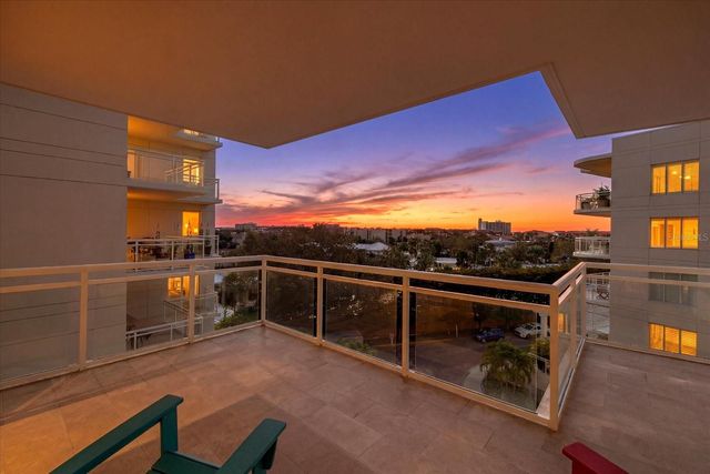 1660 SUMMERHOUSE LANE 402, Sarasota, FL 34242