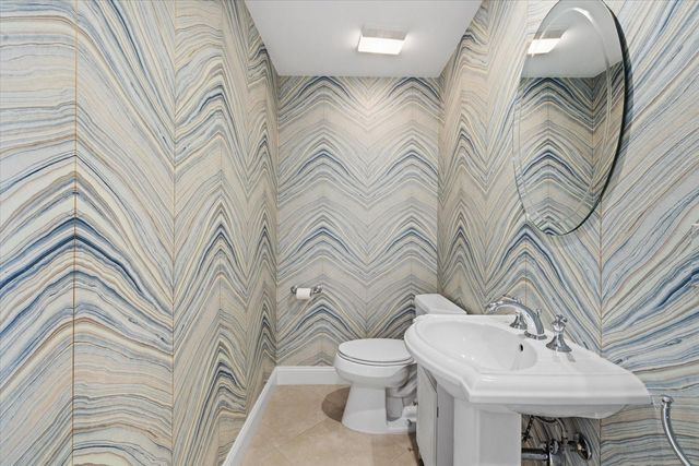 1660 SUMMERHOUSE LANE 402, Sarasota, FL 34242