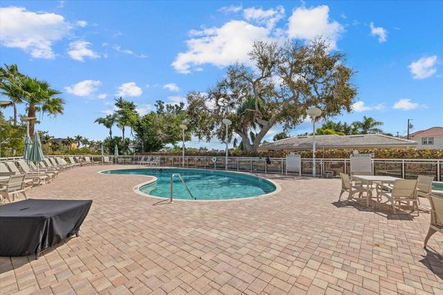 1660 SUMMERHOUSE LANE 402, Sarasota, FL 34242