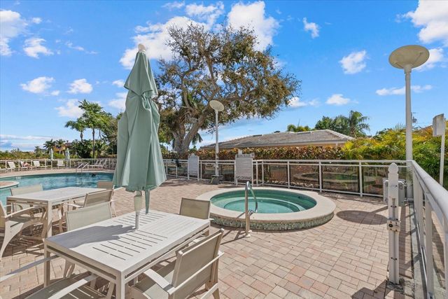 1660 SUMMERHOUSE LANE 402, Sarasota, FL 34242