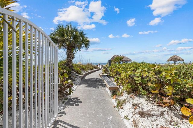 1660 SUMMERHOUSE LANE 402, Sarasota, FL 34242