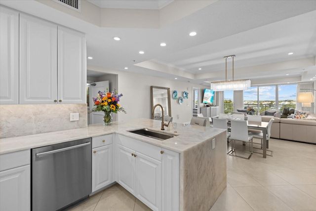 1660 SUMMERHOUSE LANE 402, Sarasota, FL 34242