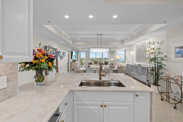 1660 SUMMERHOUSE LANE 402, Sarasota, FL 34242