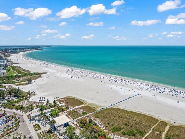 1660 SUMMERHOUSE LANE 402, Sarasota, FL 34242