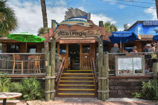 1660 SUMMERHOUSE LANE 402, Sarasota, FL 34242