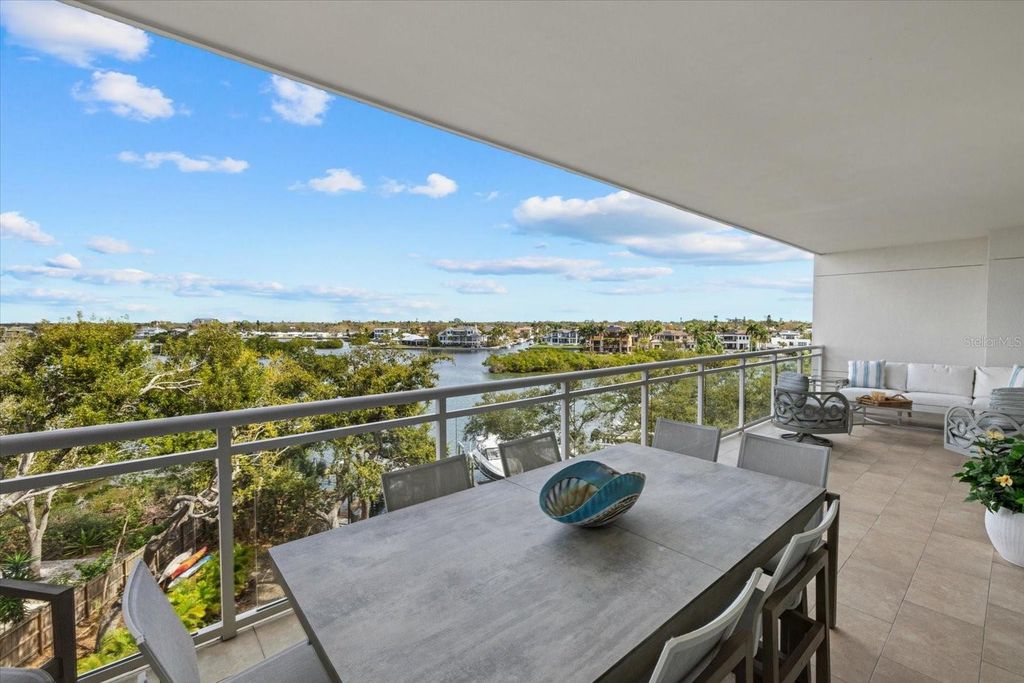 Image 14 of property listing at 1660 SUMMERHOUSE LANE 402, Sarasota, FL 34242