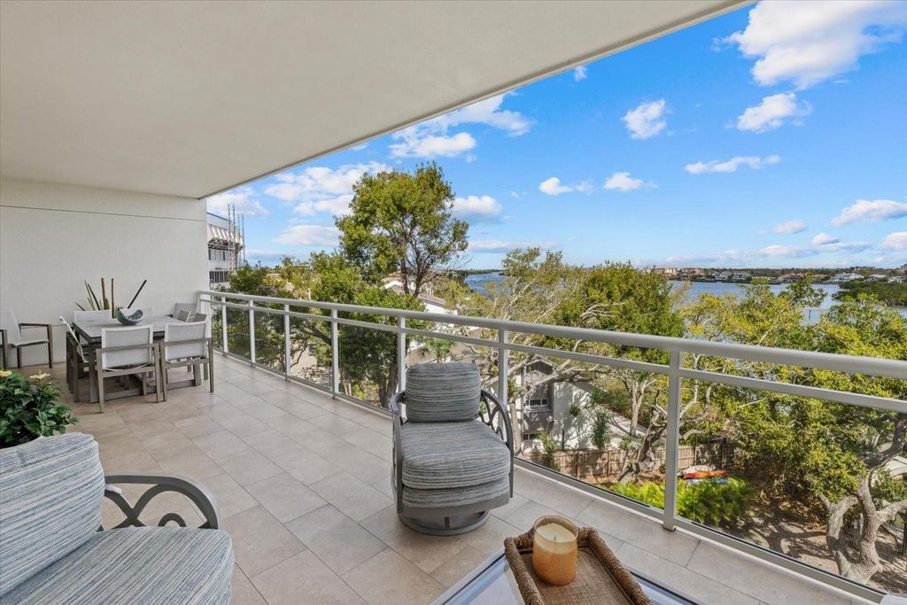 Image 15 of property listing at 1660 SUMMERHOUSE LANE 402, Sarasota, FL 34242