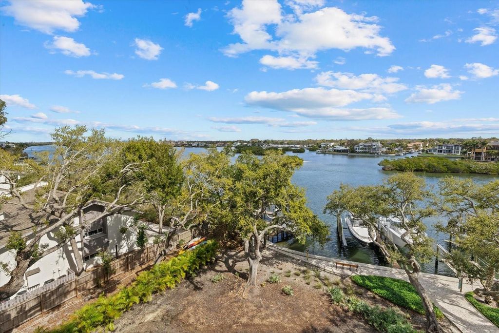 Image 16 of property listing at 1660 SUMMERHOUSE LANE 402, Sarasota, FL 34242