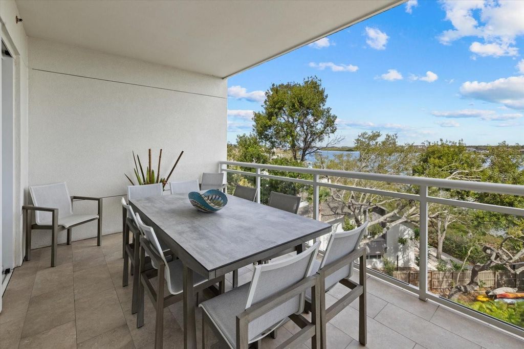 Image 18 of property listing at 1660 SUMMERHOUSE LANE 402, Sarasota, FL 34242