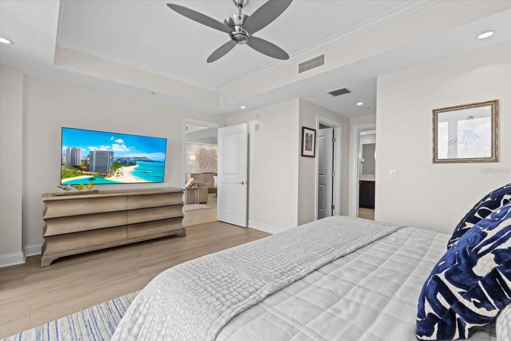 Image 23 of property listing at 1660 SUMMERHOUSE LANE 402, Sarasota, FL 34242