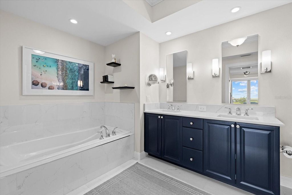 Image 26 of property listing at 1660 SUMMERHOUSE LANE 402, Sarasota, FL 34242