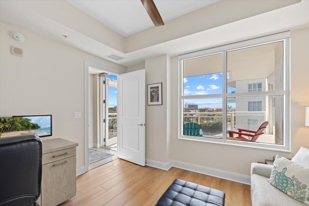 Image 38 of property listing at 1660 SUMMERHOUSE LANE 402, Sarasota, FL 34242