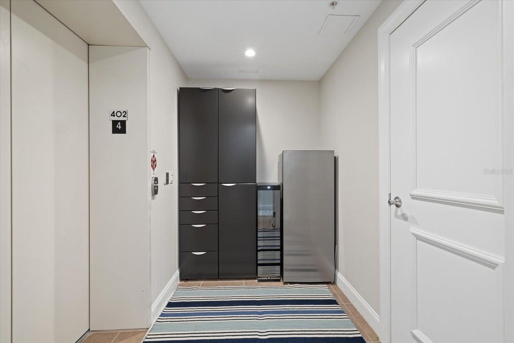 Image 40 of property listing at 1660 SUMMERHOUSE LANE 402, Sarasota, FL 34242