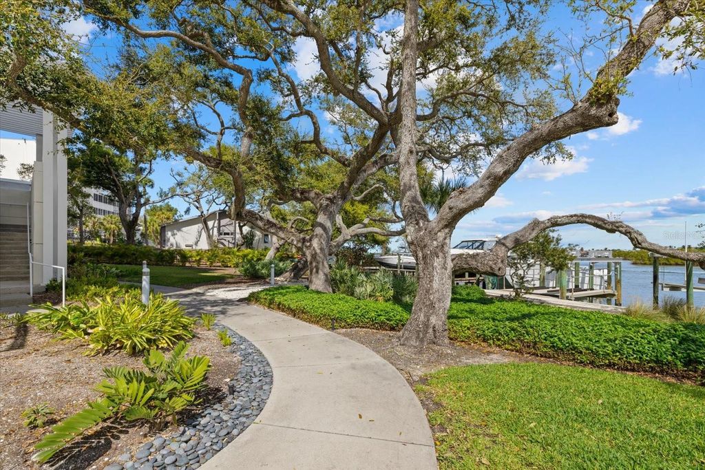 Image 59 of property listing at 1660 SUMMERHOUSE LANE 402, Sarasota, FL 34242