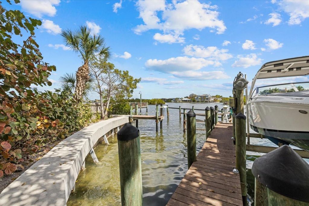 Image 62 of property listing at 1660 SUMMERHOUSE LANE 402, Sarasota, FL 34242