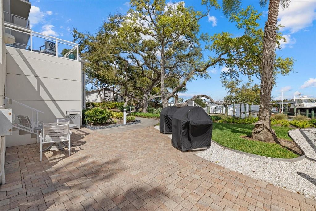 Image 64 of property listing at 1660 SUMMERHOUSE LANE 402, Sarasota, FL 34242