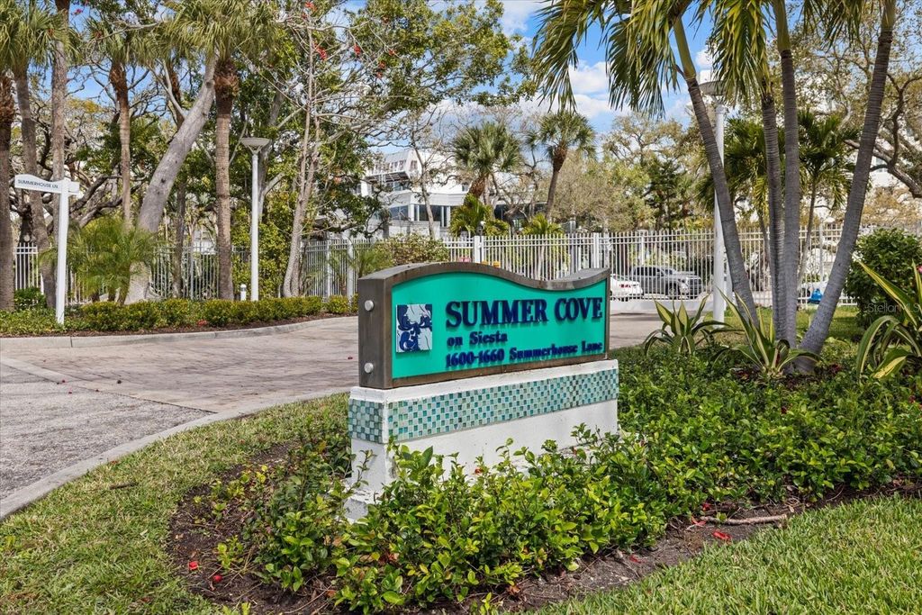 Image 65 of property listing at 1660 SUMMERHOUSE LANE 402, Sarasota, FL 34242