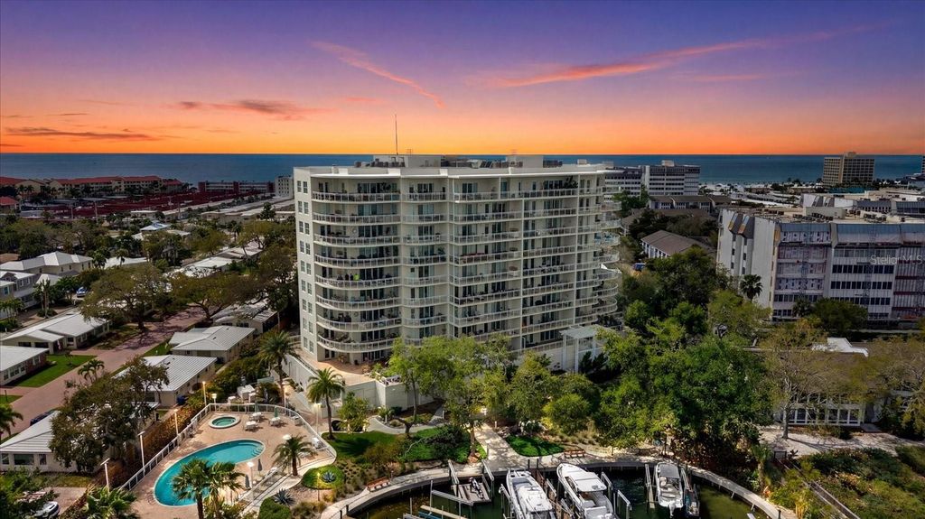 Image 69 of property listing at 1660 SUMMERHOUSE LANE 402, Sarasota, FL 34242