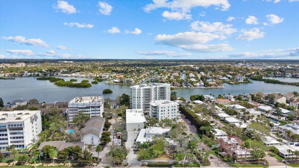 Image 72 of property listing at 1660 SUMMERHOUSE LANE 402, Sarasota, FL 34242