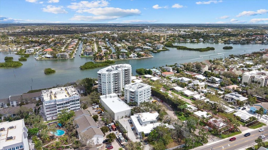 Image 75 of property listing at 1660 SUMMERHOUSE LANE 402, Sarasota, FL 34242