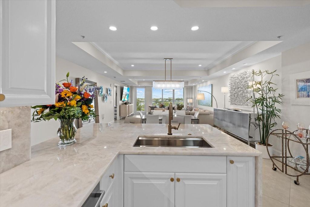 Image 9 of property listing at 1660 SUMMERHOUSE LANE 402, Sarasota, FL 34242