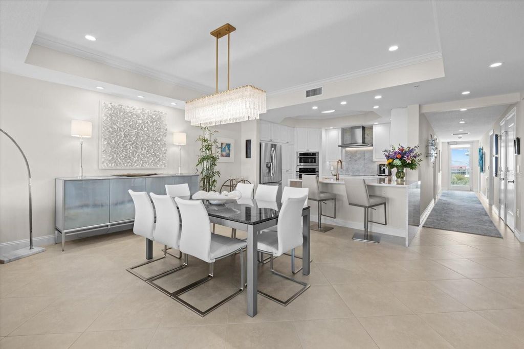 Image 10 of property listing at 1660 SUMMERHOUSE LANE 402, Sarasota, FL 34242