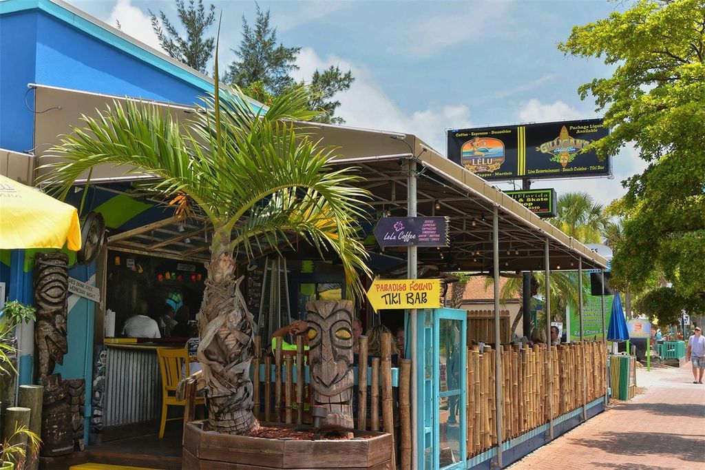 Image 94 of property listing at 1660 SUMMERHOUSE LANE 402, Sarasota, FL 34242