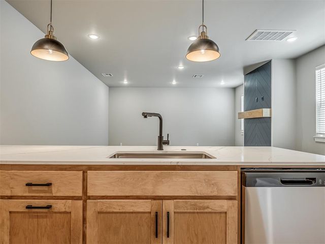 611 W 2nd Street, Edmond, OK 73003