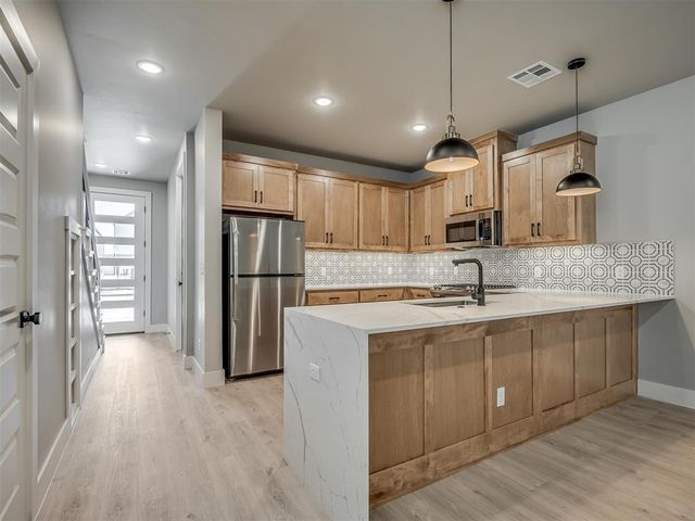 611 W 2nd Street, Edmond, OK 73003