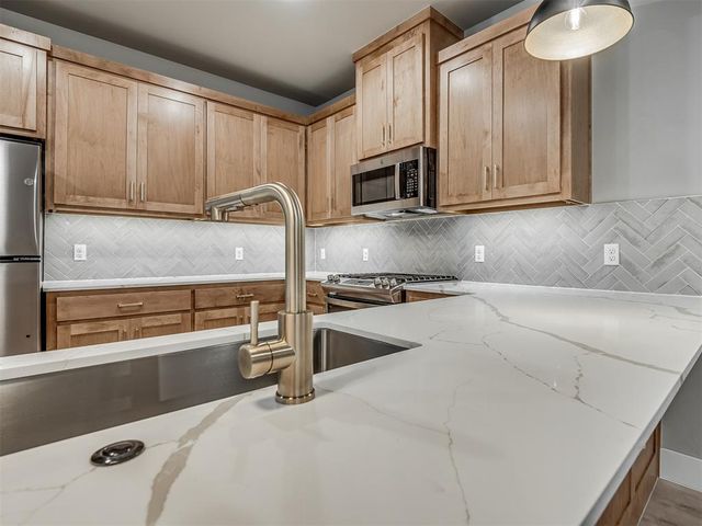 611 W 2nd Street, Edmond, OK 73003