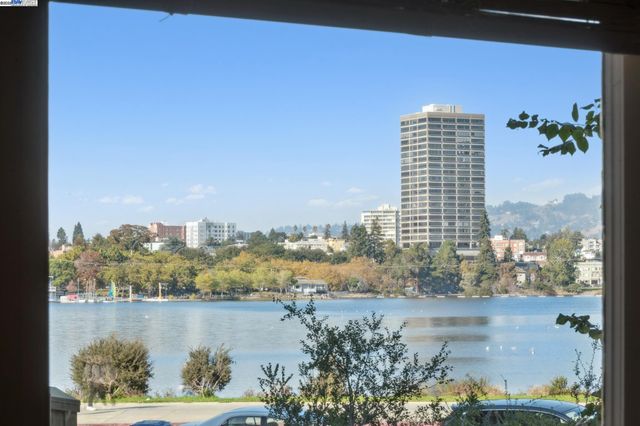 1501-7 First Ave., Oakland, CA 94606