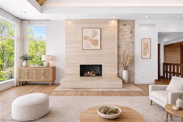 291 Barden Road, Bloomfield Hills, MI 48304