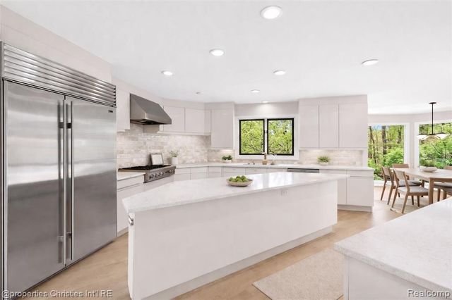 291 Barden Road, Bloomfield Hills, MI 48304