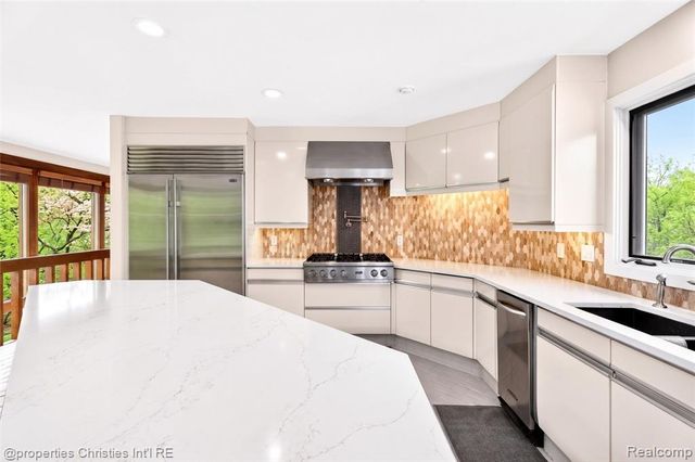 291 Barden Road, Bloomfield Hills, MI 48304
