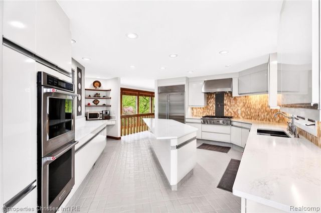 291 Barden Road, Bloomfield Hills, MI 48304