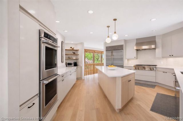 291 Barden Road, Bloomfield Hills, MI 48304